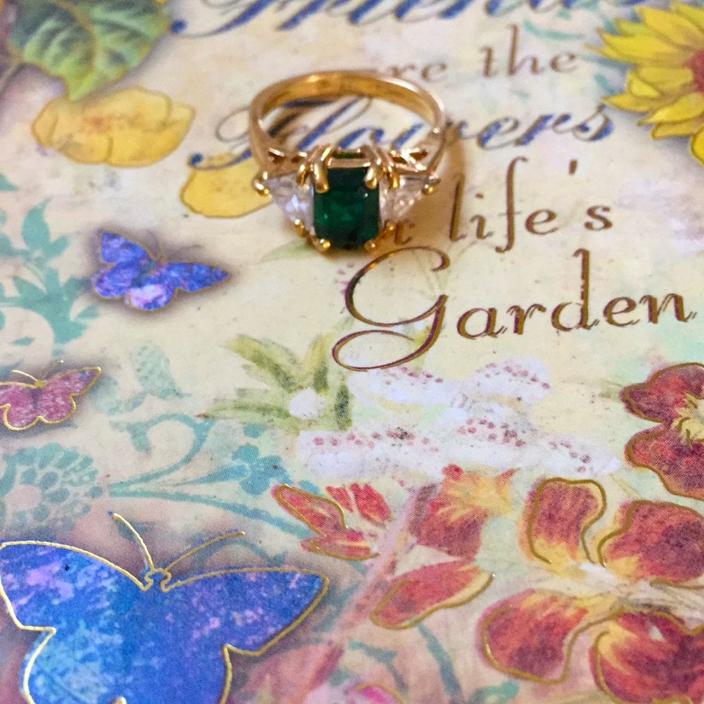Vintage gold tone emerald ring